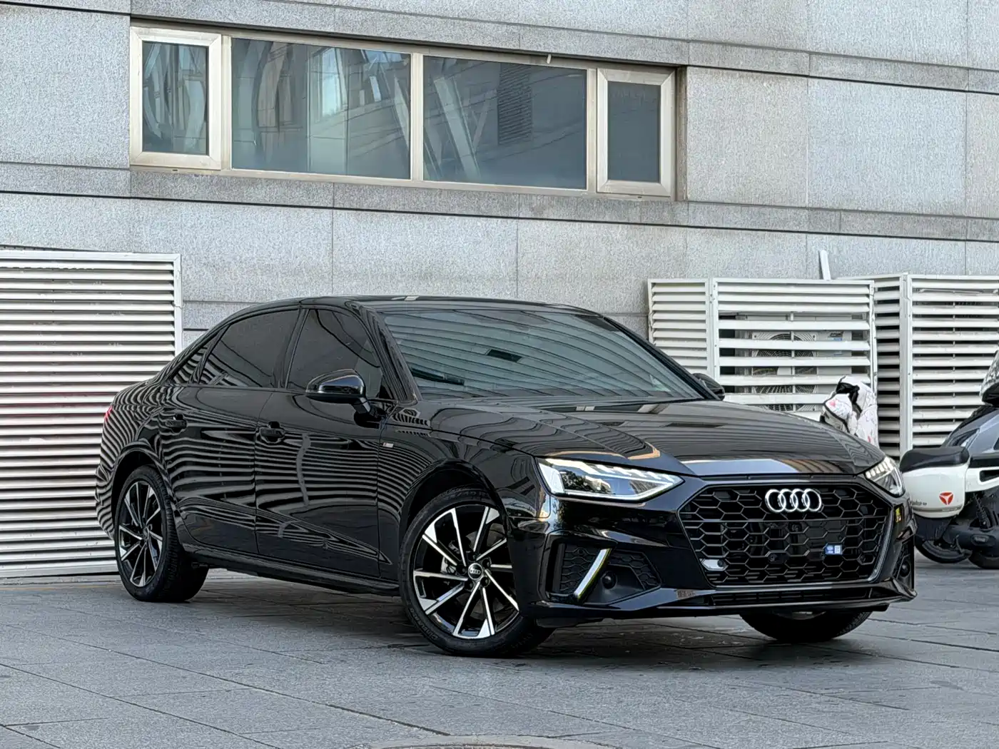Audi A4L 2023 40 TFSI Luxury Sport