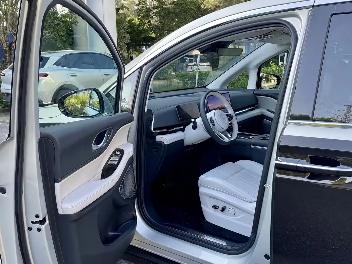 Voyah Auto Voyah Dreamer 2025 EV AWD Flagship Qiankun Edition фото 4