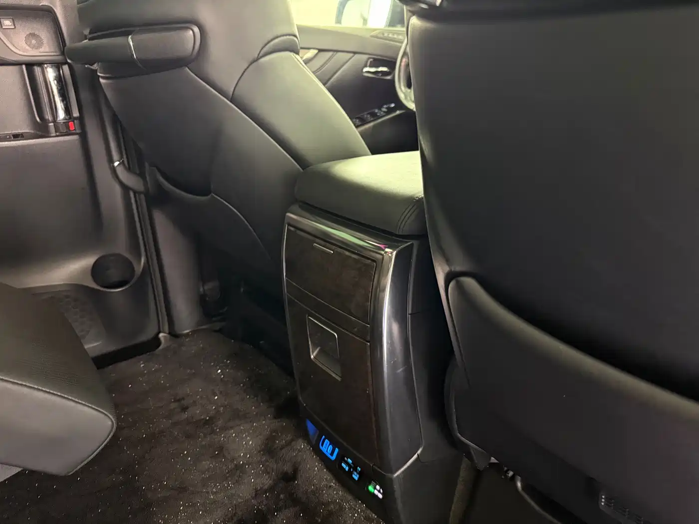 Toyota Alphard 2021 Hybrid 2.5L Premium фото 12