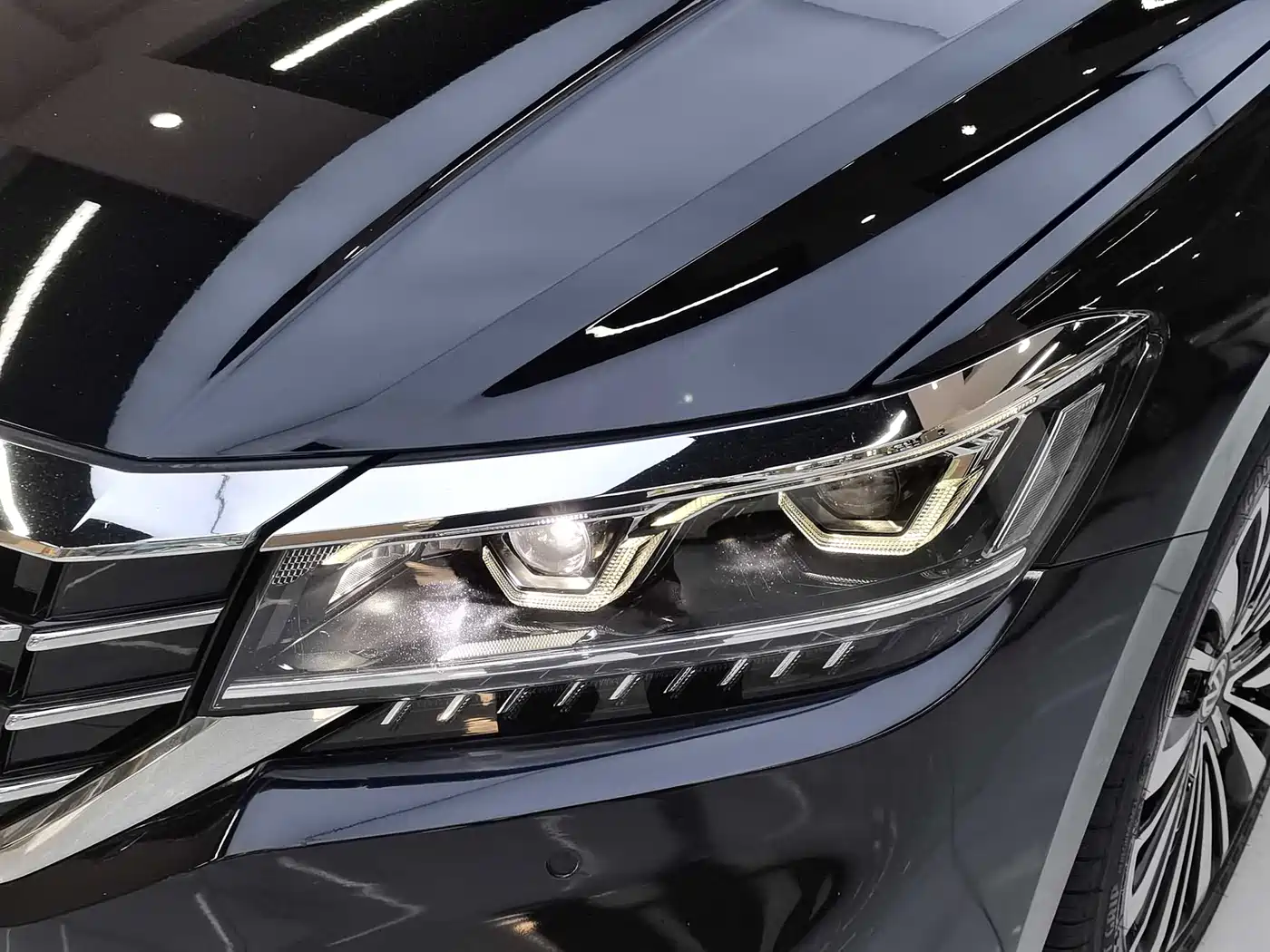 Volkswagen Passat 2019 330TSI Premium Edition China V фото 25