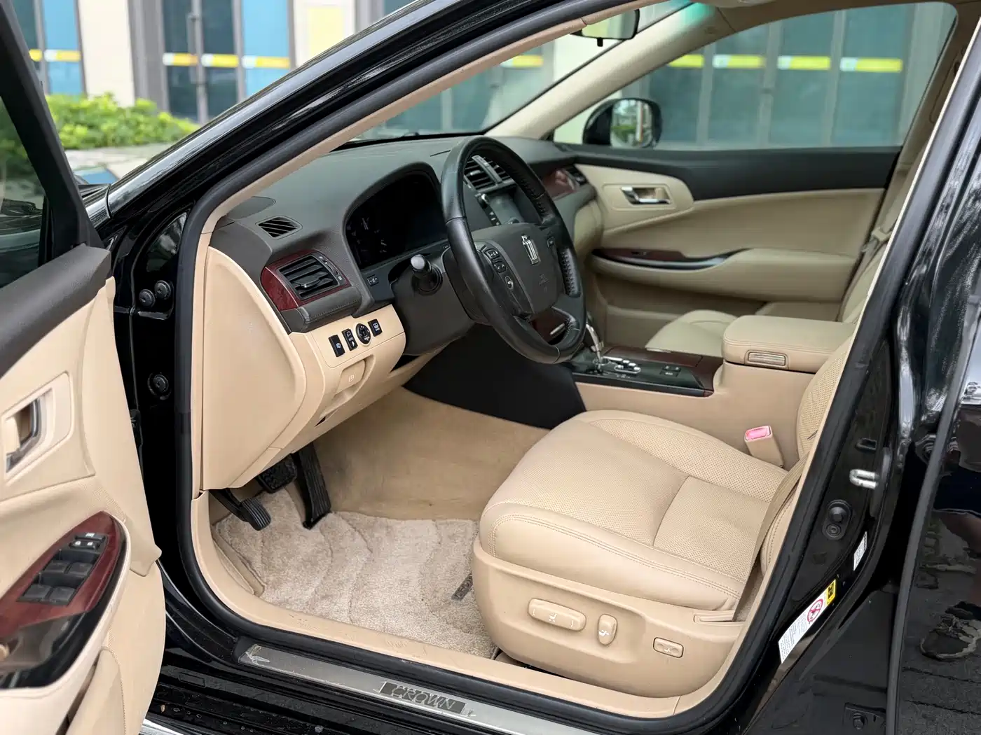 Toyota Crown 2011 2.5L Royal Leather Sunroof Special Edition фото 14