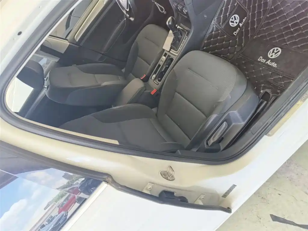 Volkswagen Golf 2018 1.6L Automatic Comfort фото 25