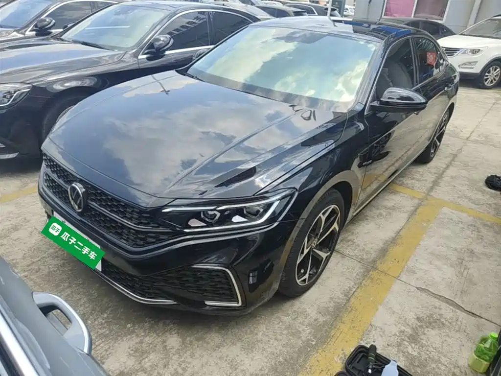 Volkswagen Passat 2023 Facelift 330TSI Starlight Luxury Edition