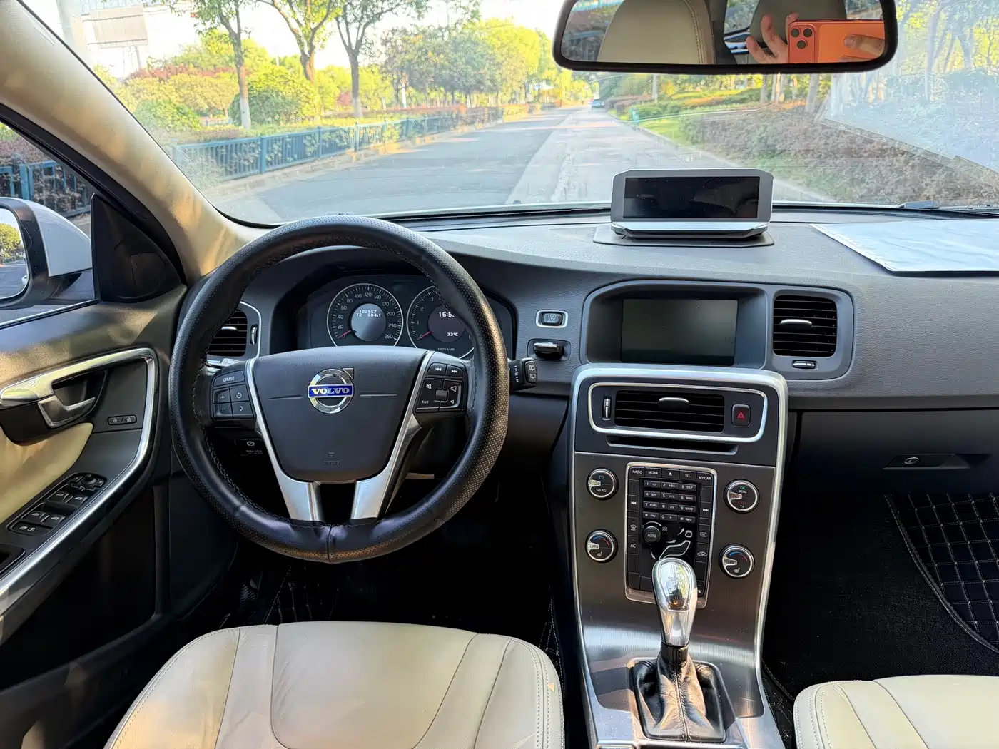 Фото 16 - Volvo V60