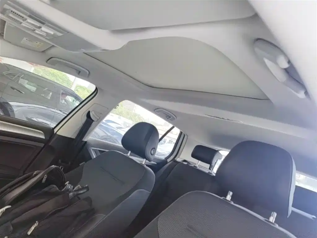 Volkswagen Golf 2018 1.6L Automatic Comfort фото 18