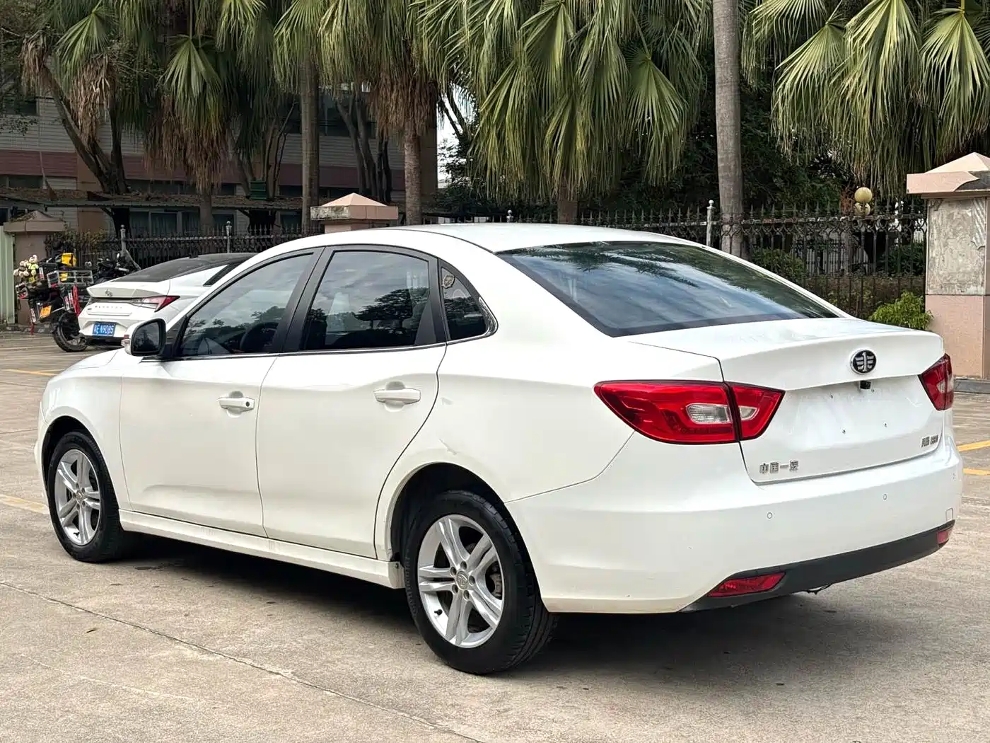 Besturn B30 2016 2016 1.6L Automatic Luxury