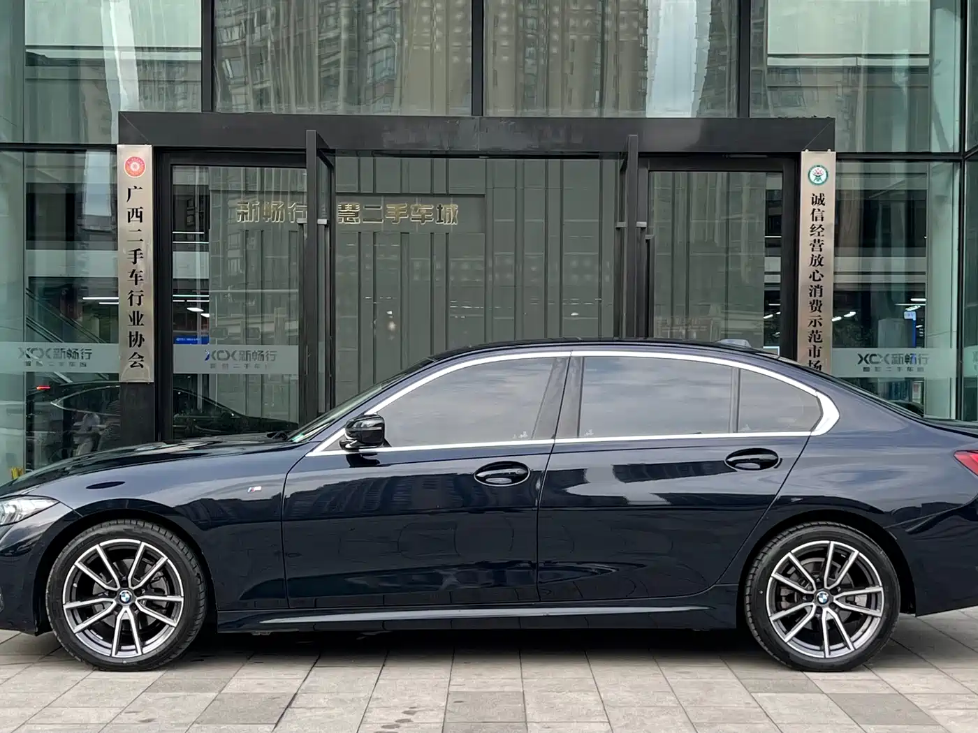 BMW 3 Series 2024 325Li M Sport Package фото 3