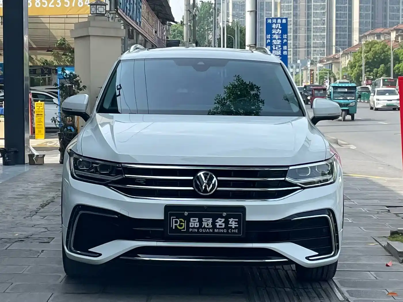 Volkswagen Tiguan L 2023 Facelift 330TSI Auto FWD R-Line Premium фото 2