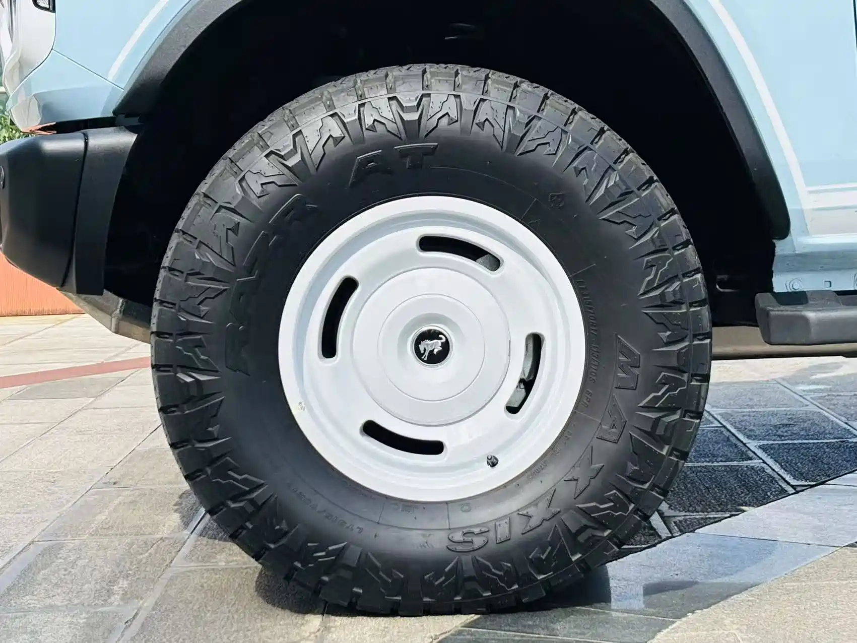 Photo 10 - Ford Bronco