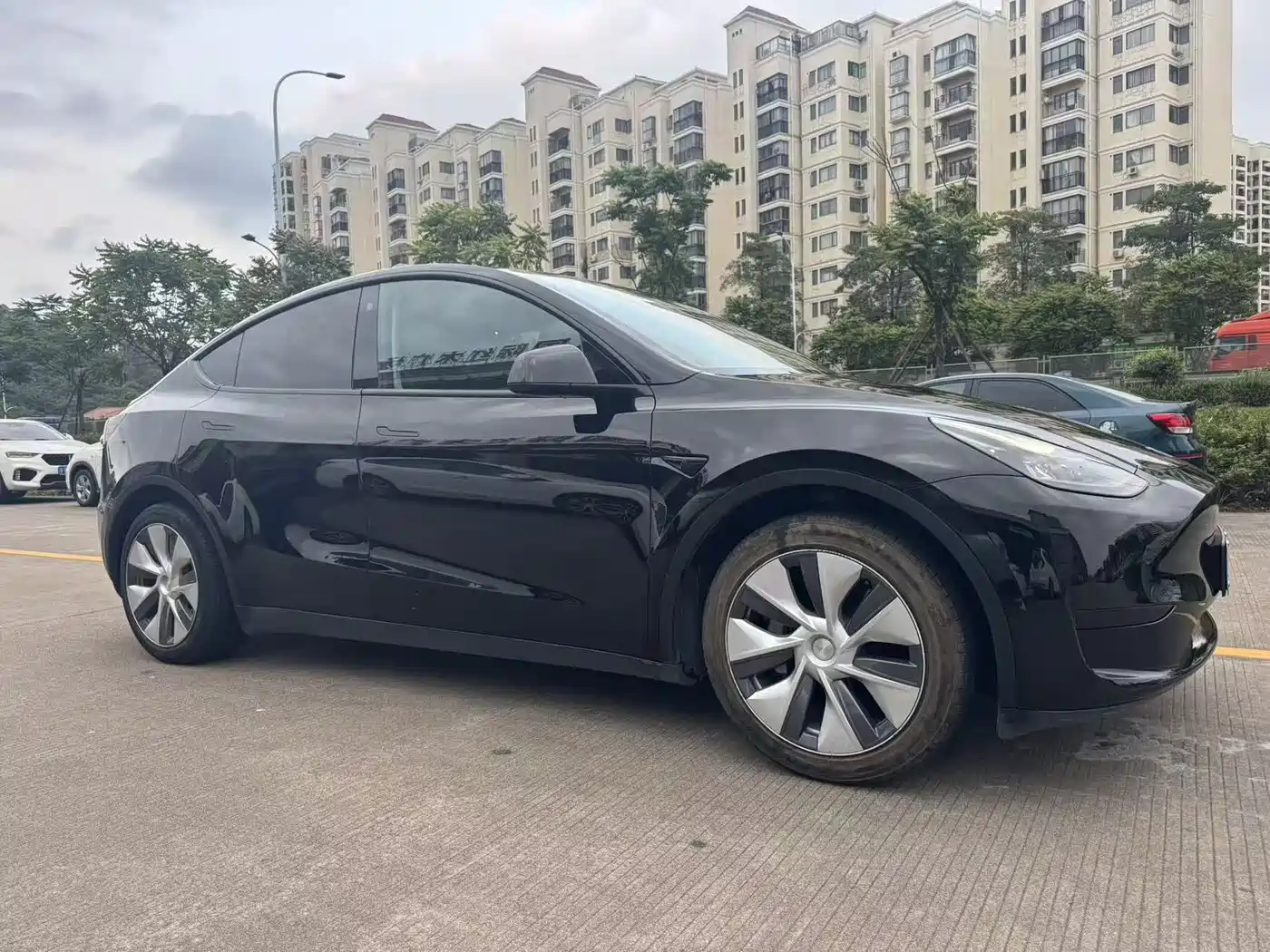 TESLA MODEL Y