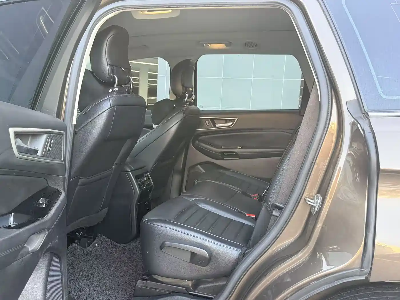 Фото 9 - Ford Edge