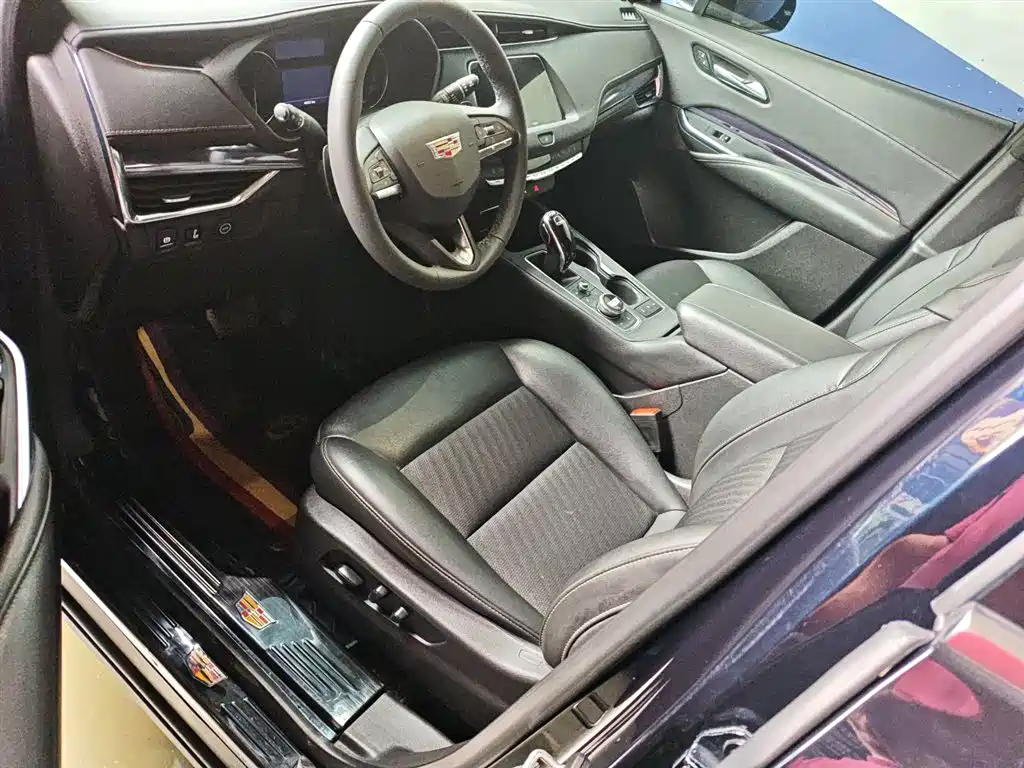 CADILLAC XT4