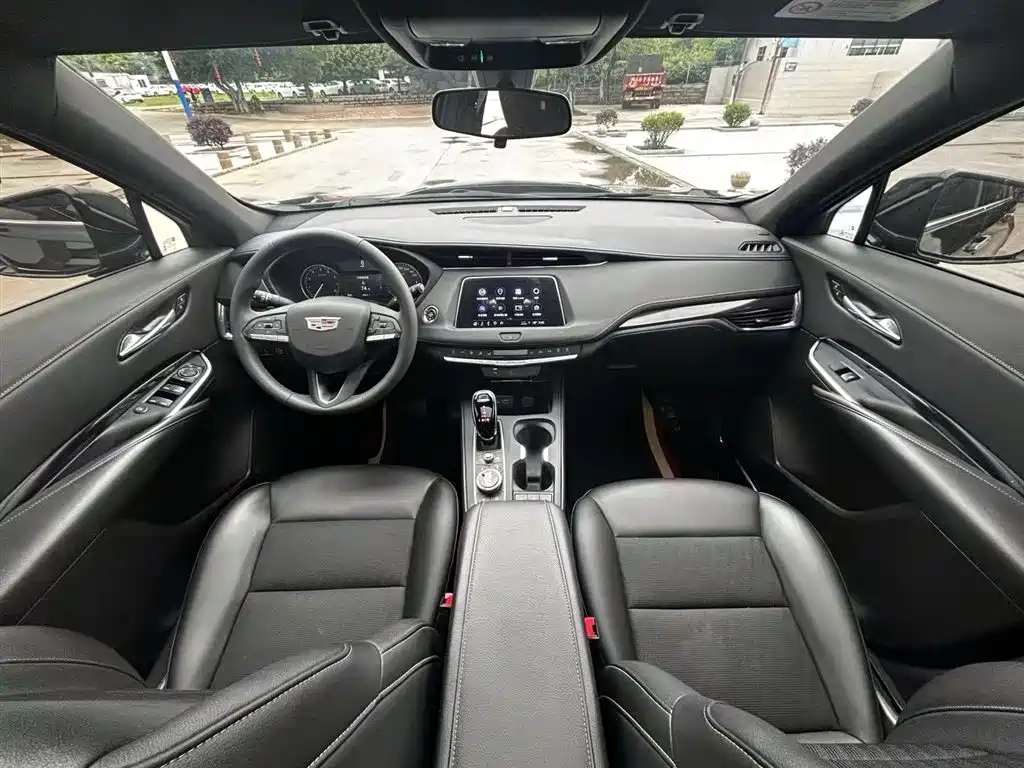 CADILLAC XT4
