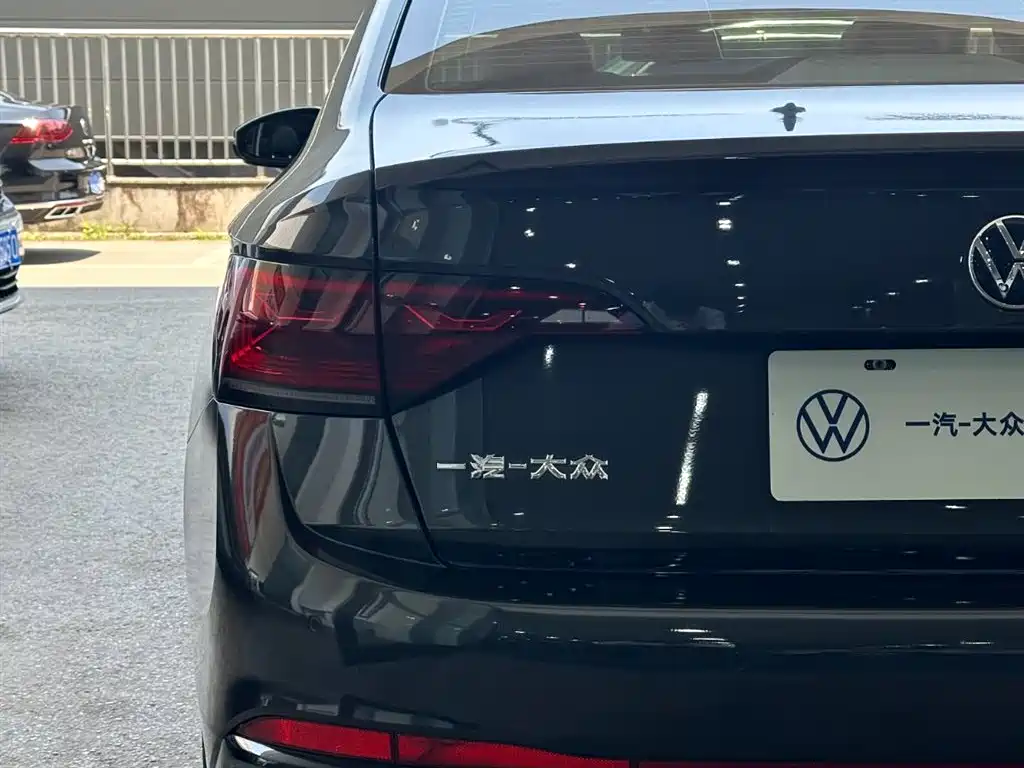 Volkswagen Sagitar 2023 300TSI DSG Surpassing Edition фото 15