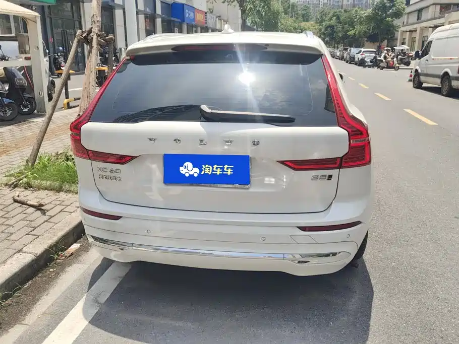 Фото 4 - Volvo XC60