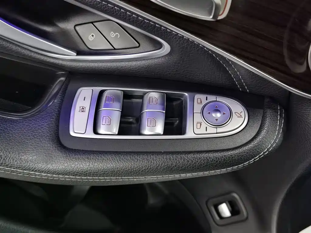 Mercedes-Benz GLC 2018 Facelift GLC 260 4MATIC Luxury фото 9