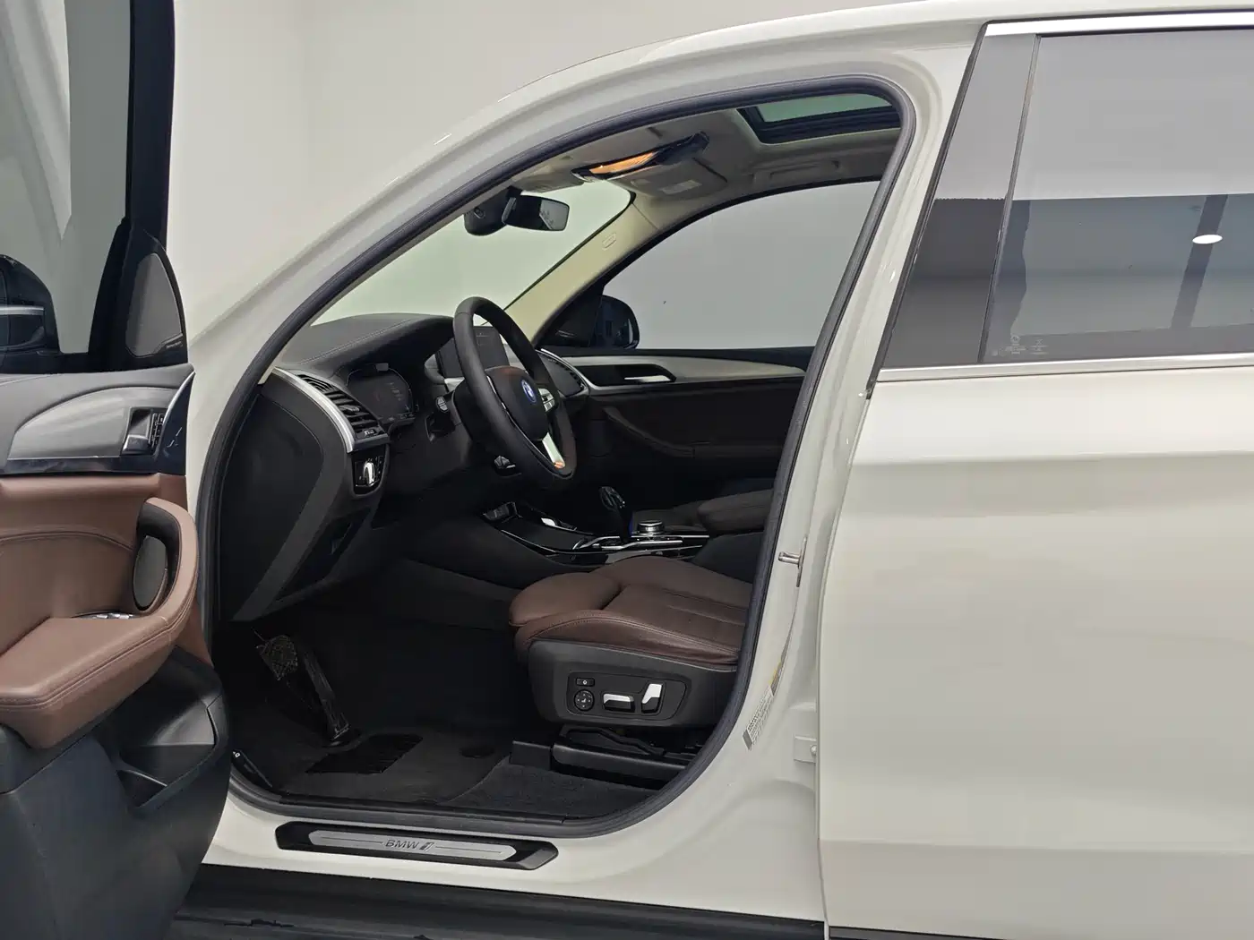BMW iX3 2021 Facelift Pioneer фото 18