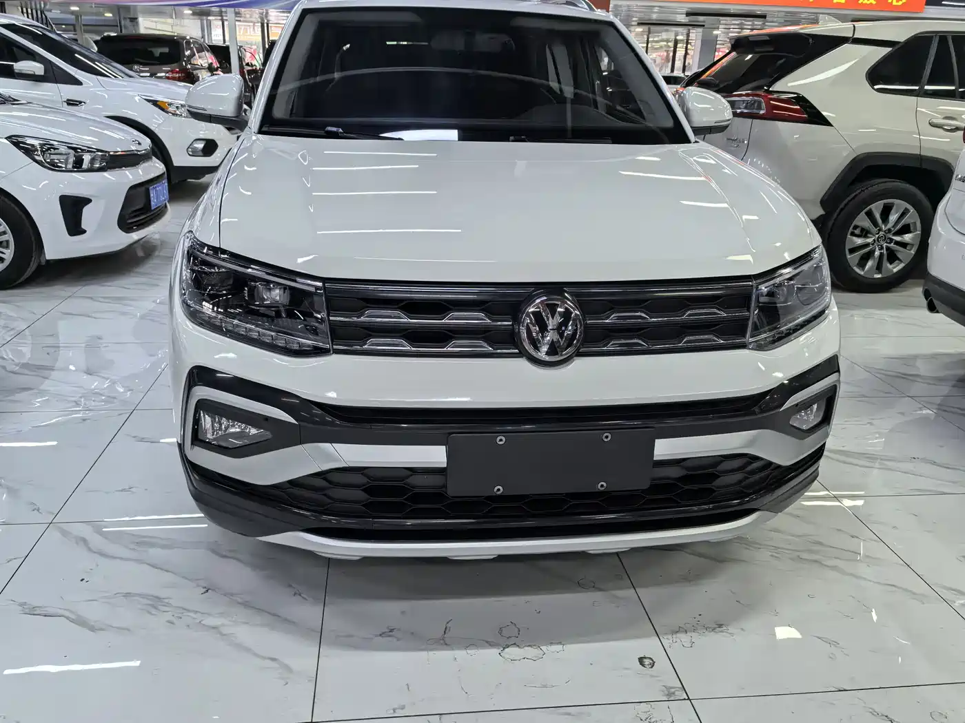 Volkswagen T-Cross 2019 1.5L Automatic Comfort Edition фото 2