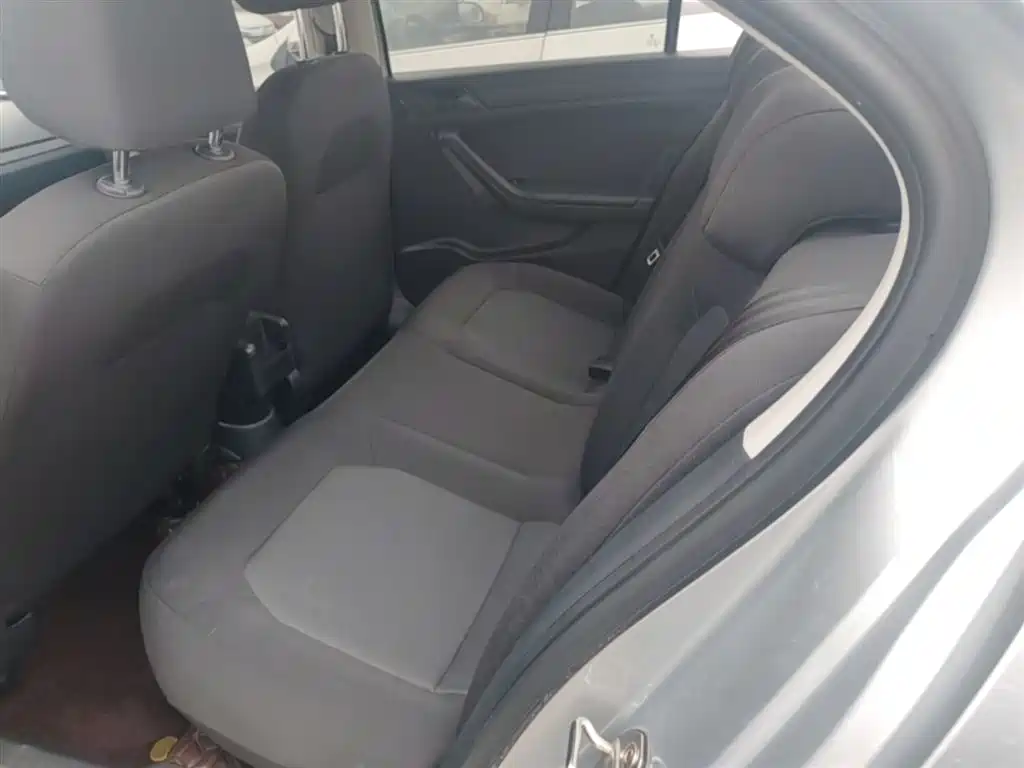 Volkswagen Jetta 2015 Value Edition 1.6L Manual Fashion фото 16
