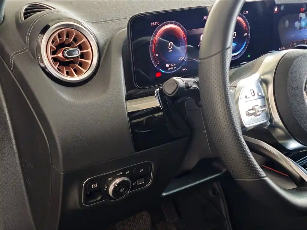 Mercedes-Benz EQA 2022 EQA 300 4MATIC Launch Special Edition фото 11