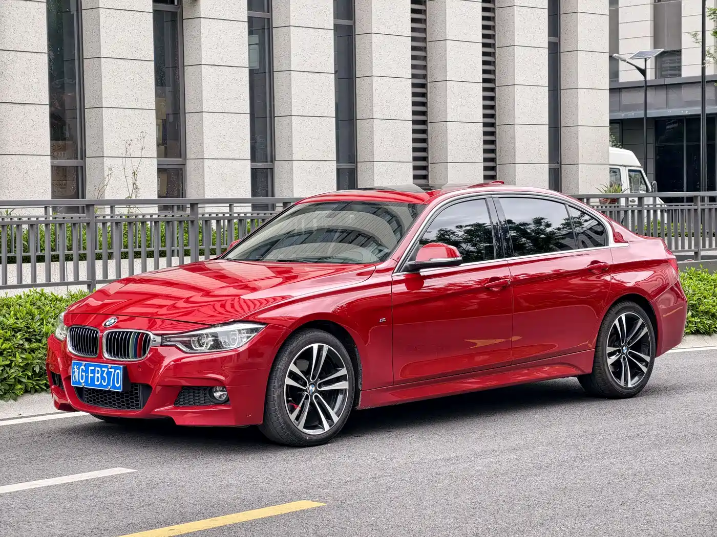 BMW 3 Series 2019 320Li M Sport Package фото 17