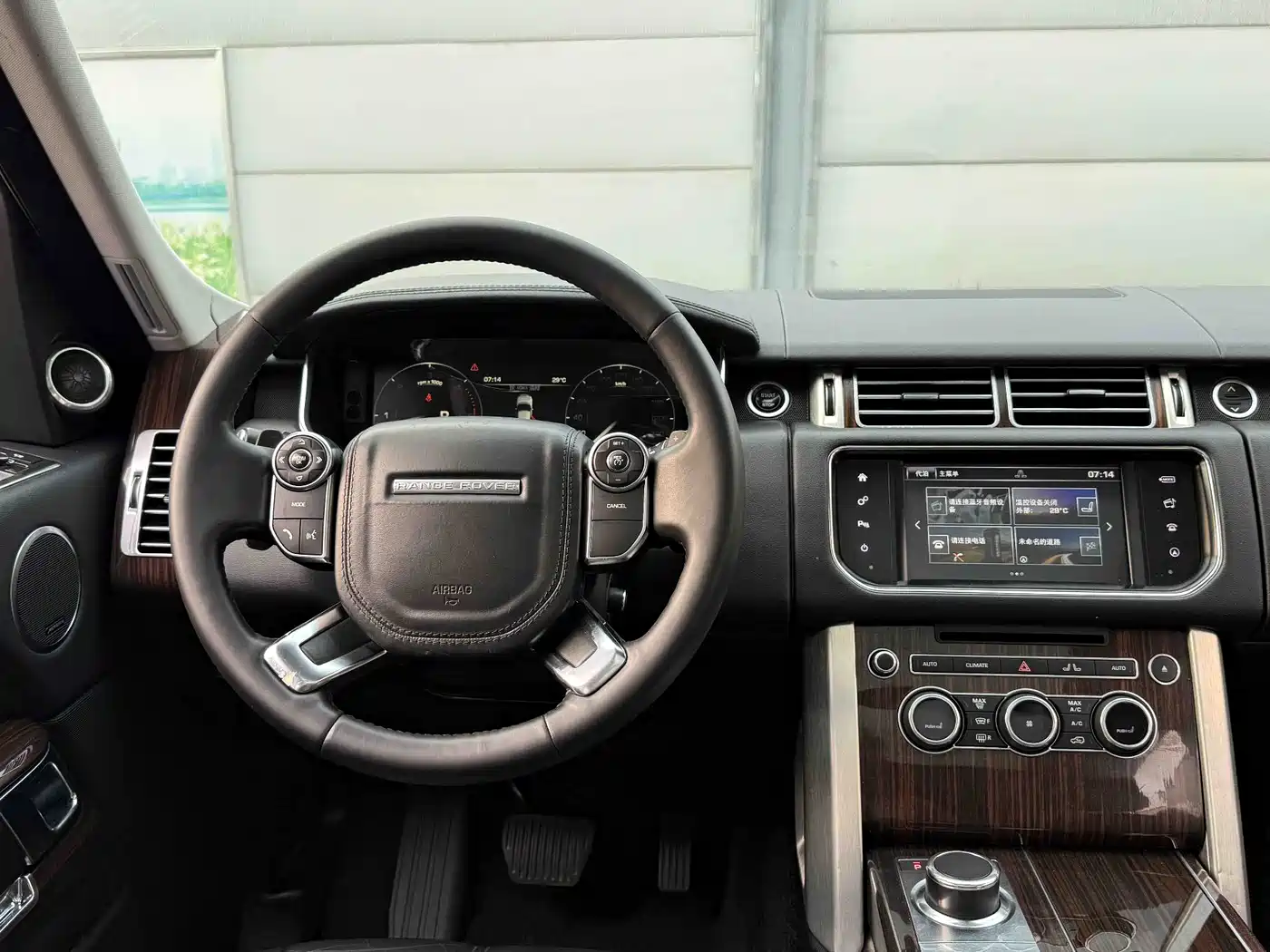Land Rover Range Rover 2015 3.0 TDV6 Vogue фото 8