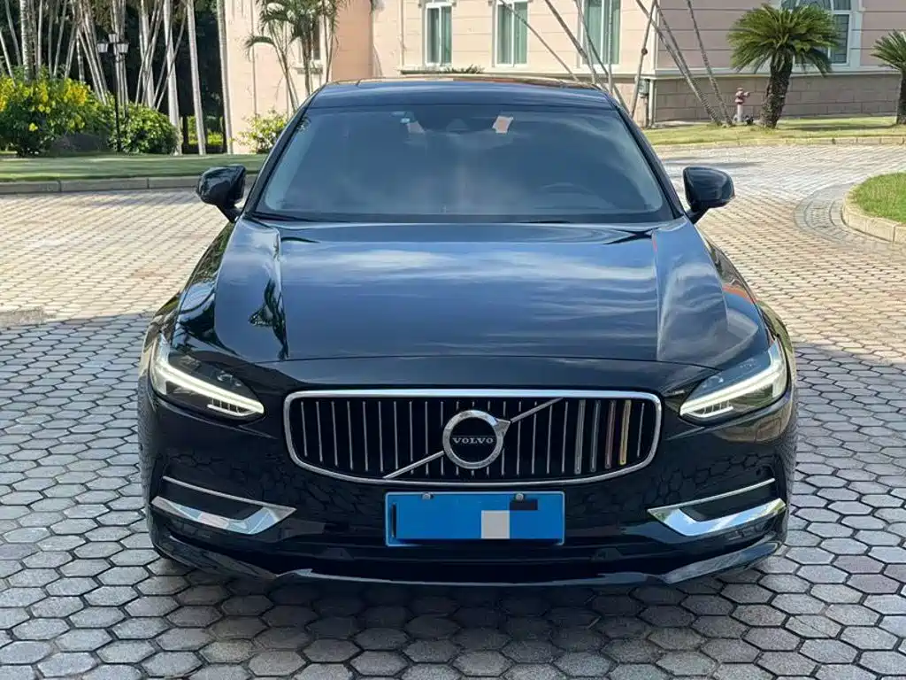 Фото 2 - Volvo S90