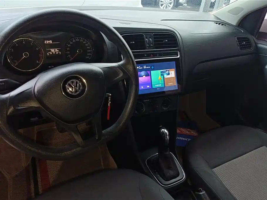 Volkswagen Polo 2018 1.5L Auto Safe Drive фото 12