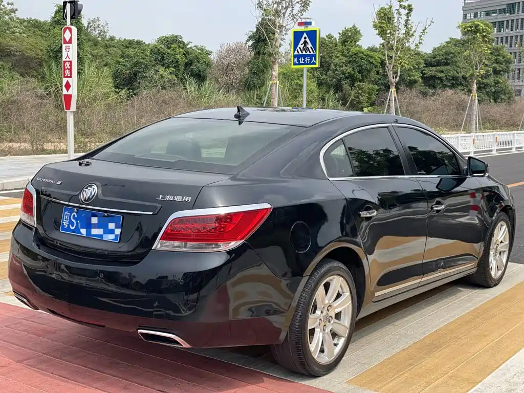 Фото 3 - Buick LaCrosse