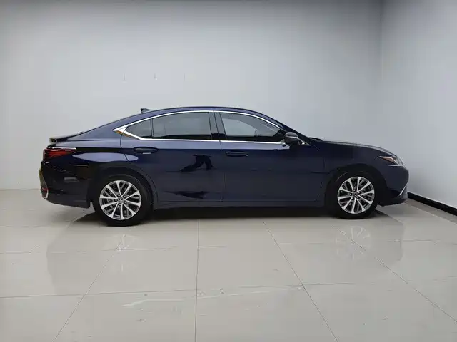 Lexus ES 2022 200 Excellence Edition фото 4