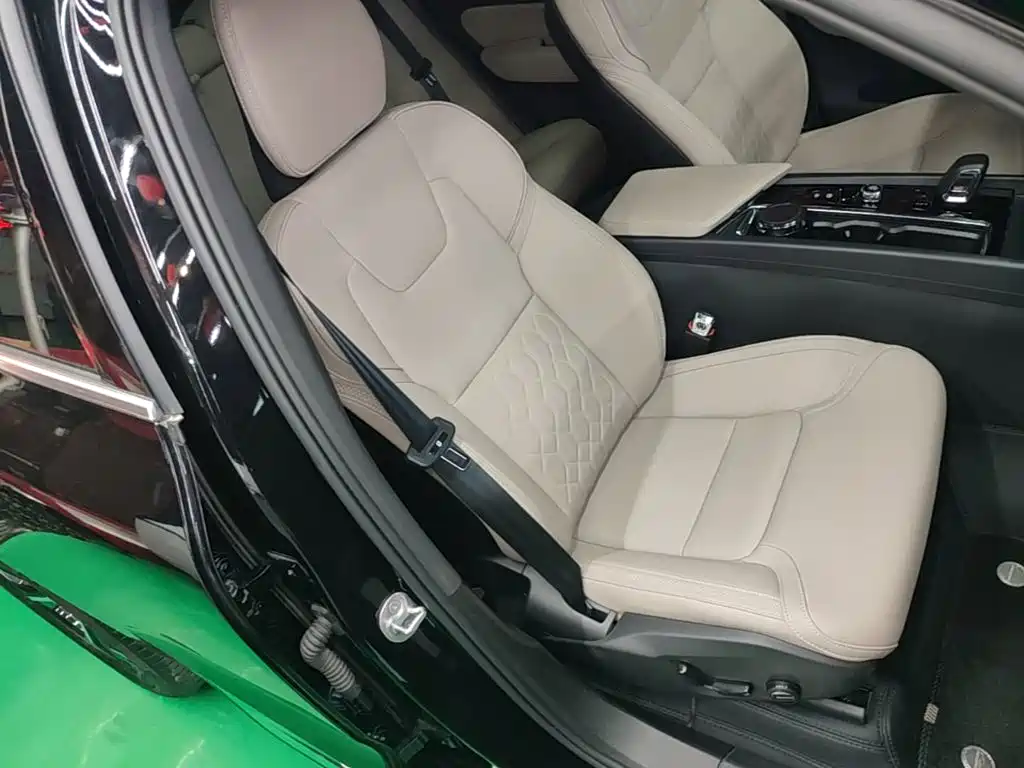 Volvo XC60 2025 2026 Model B5 AWD Smart Elite Luxury