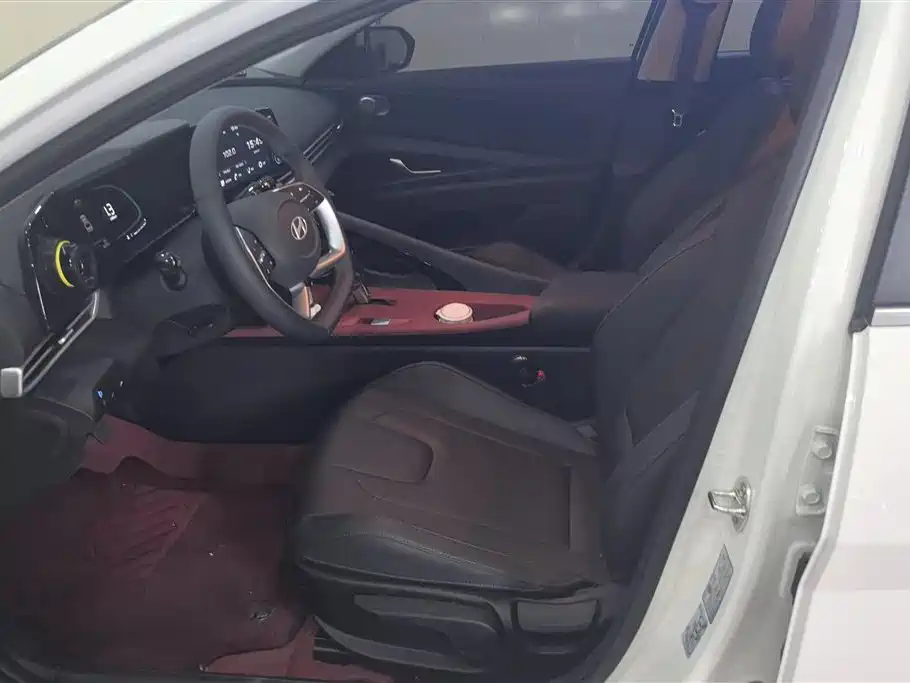 Hyundai Elantra 2023 1.5L CVT GLX Elite Edition фото 9