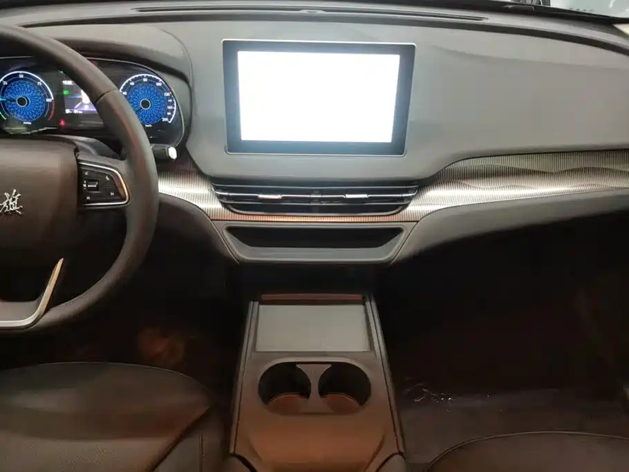 Hongqi E-QM5 2026 2025 610km PLUS
