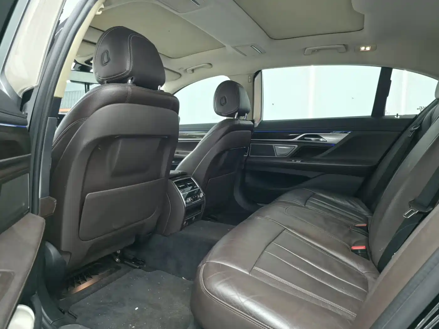 BMW 7 Series 2016 730Li Leading фото 6