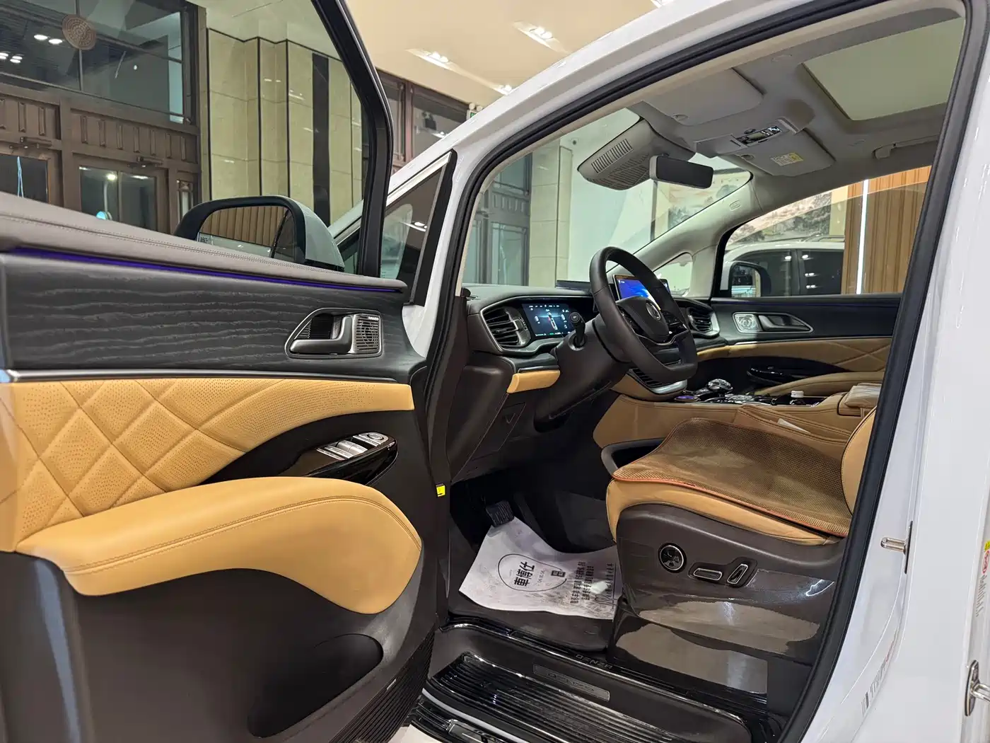 Denza D9 2024 DM-i 980 AWD Prestige фото 8