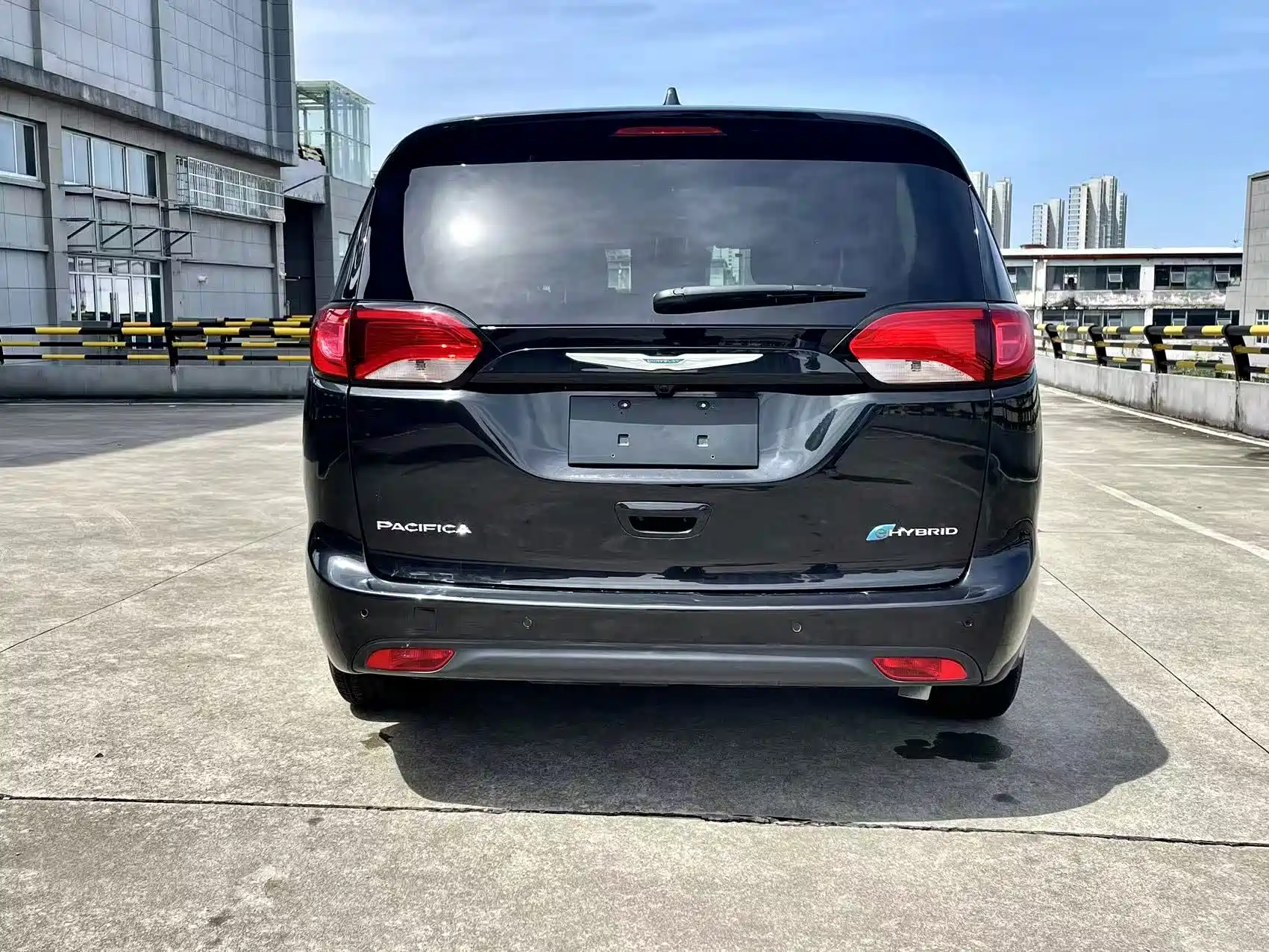 Фото 5 - Chrysler Pacifica PHEV