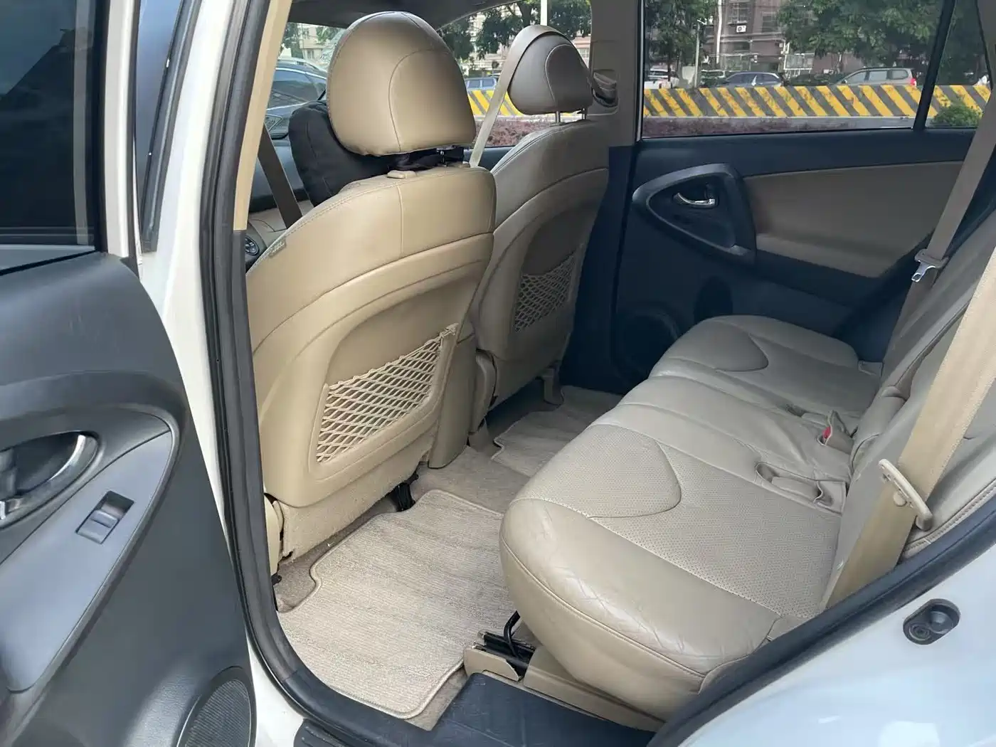 Toyota RAV4 Rongfang 2012 Styling Edition 2.0L Automatic 4WD фото 4