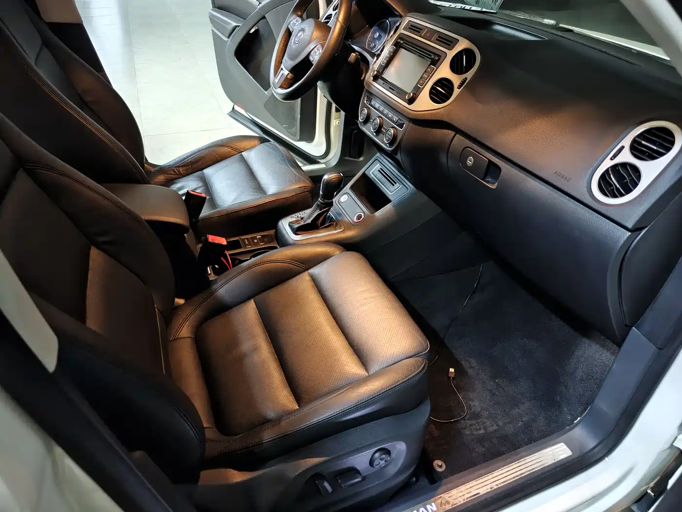 Volkswagen Tiguan 2015 1.8TSI Automatic 2WD Trendline фото 8