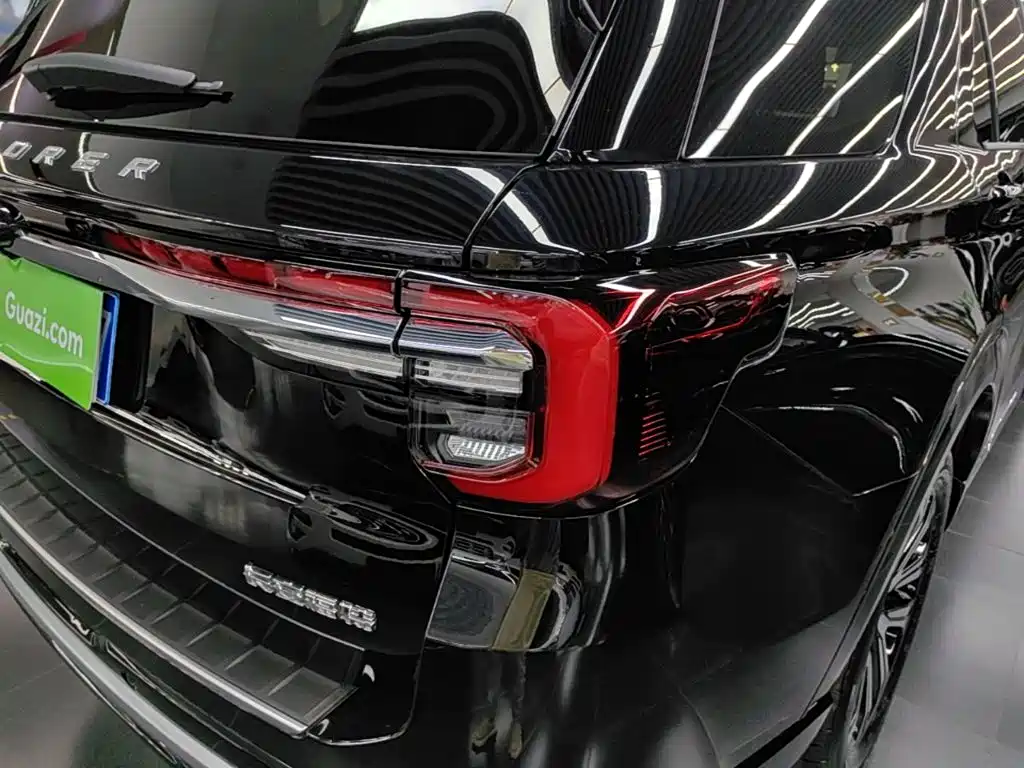 Фото 8 - Ford Explorer