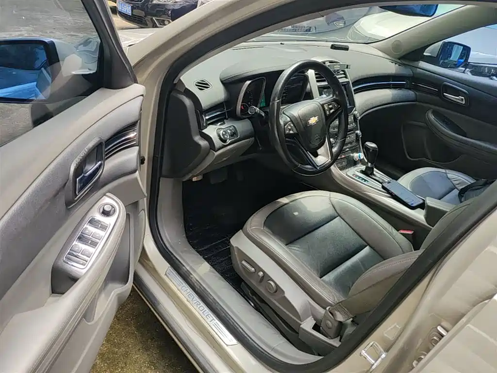 Chevrolet Malibu 2014 2.0L Automatic Luxury фото 15