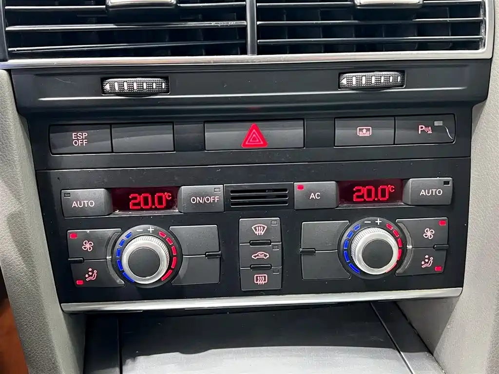 Audi A6L 2011 2.0 TFSI Automatic Comfort фото 9