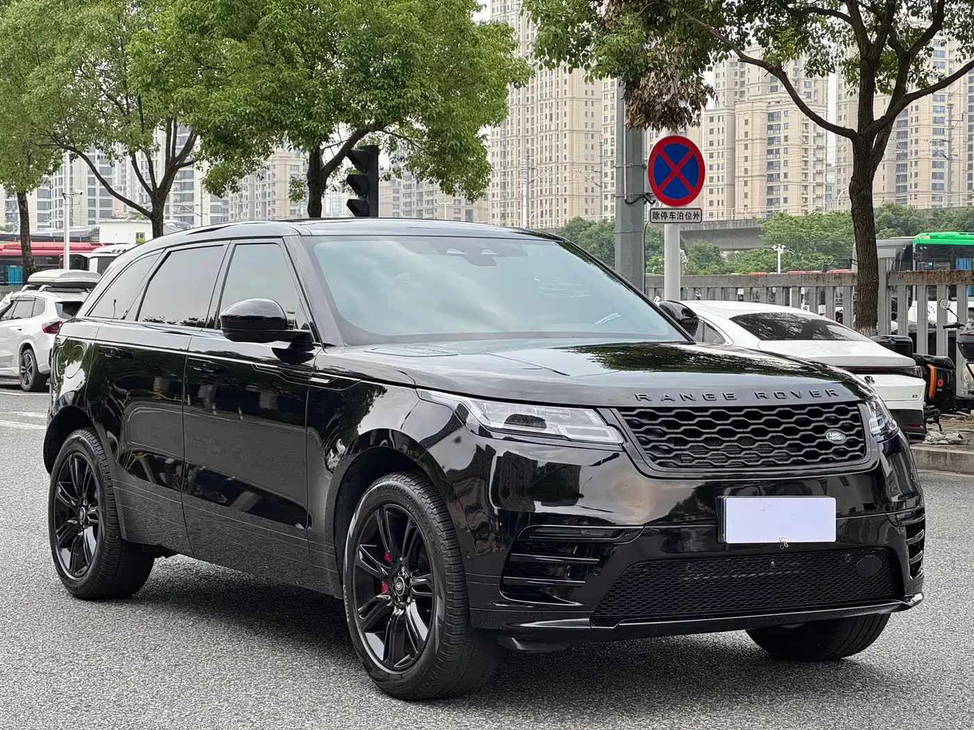 Land Rover Range Rover Velar 2023 250PS Gloss Black Collector's Edition