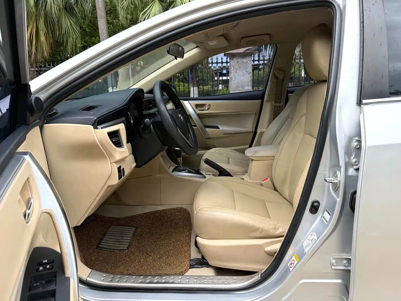 Toyota Corolla 2014 1.6L CVT GL фото 6