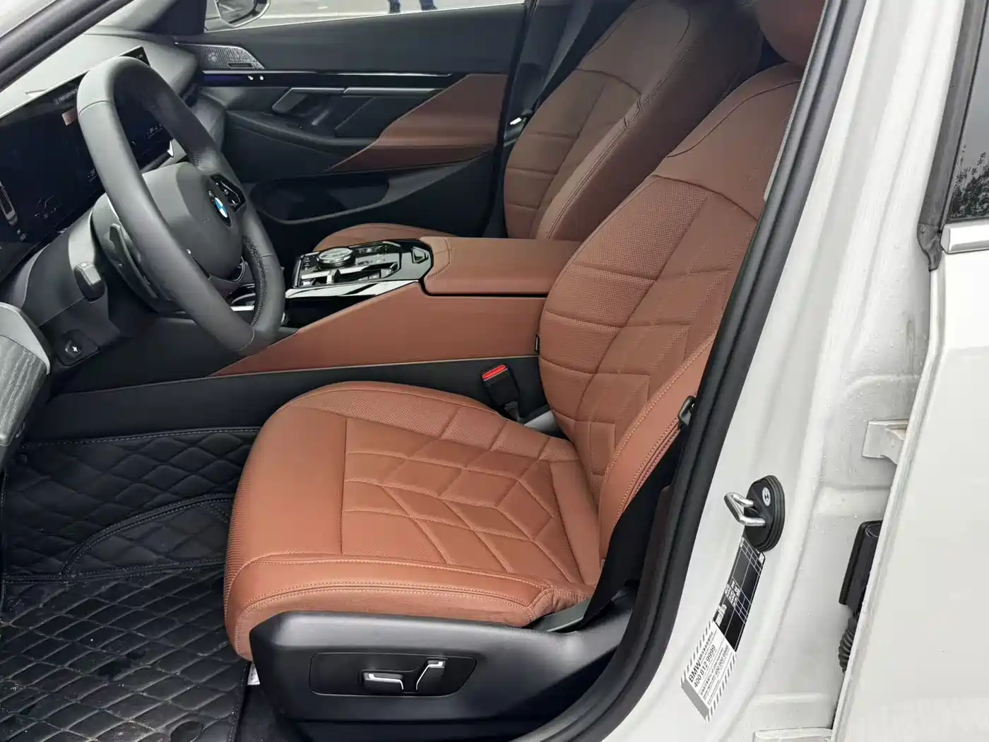 BMW 5 Series 2025 525Li Luxury Package фото 8