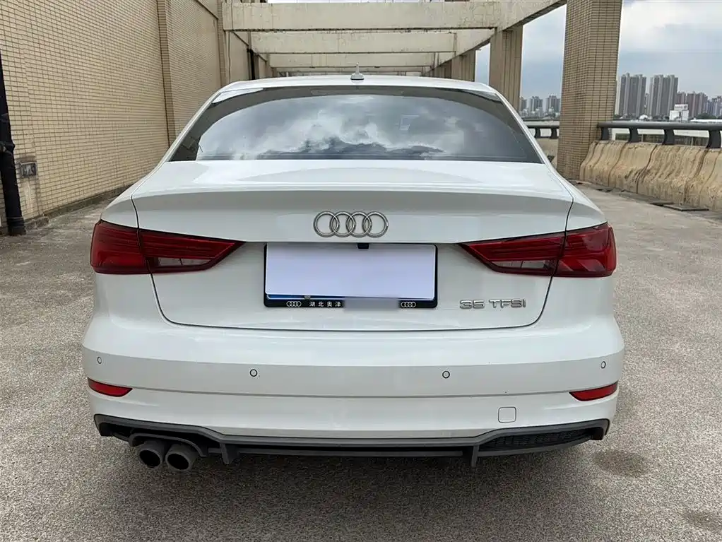 Audi A3 2018 30th Anniversary Limousine 35 TFSI Progressive фото 4