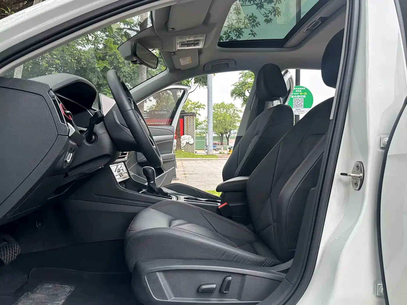 Volkswagen Lavida 2024 Model 300TSI DSG Starlight Leading Edition фото 7