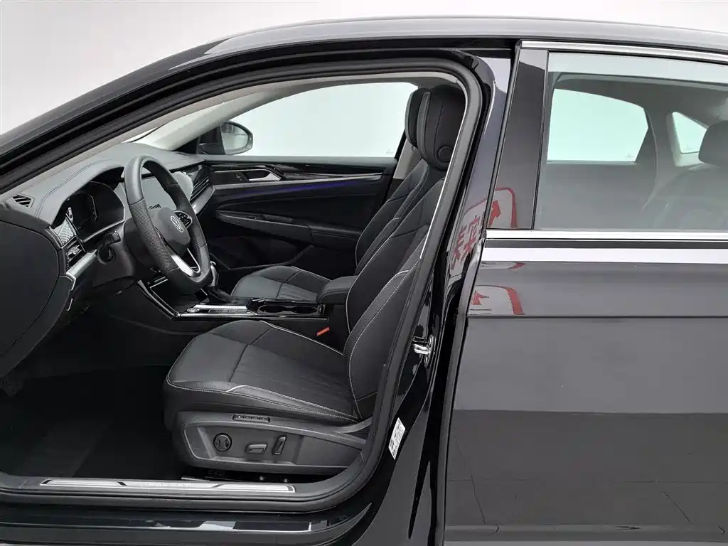 Volkswagen Passat 2024 380TSI Luxury фото 10