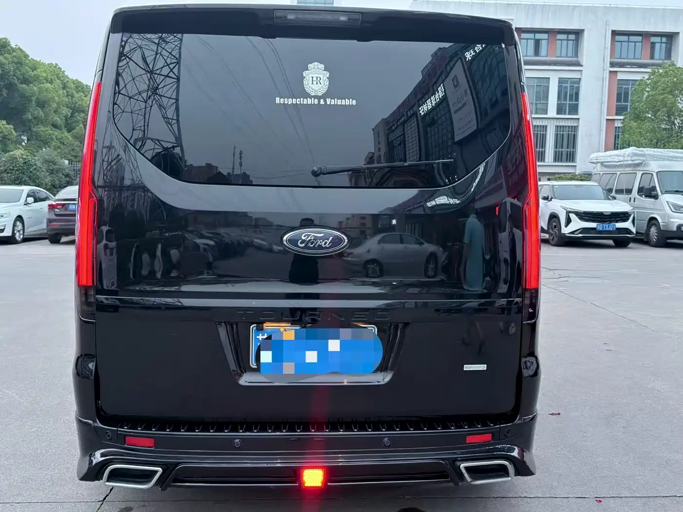 Ford Tourneo 2023 2.0T Automatic Premium Edition фото 3