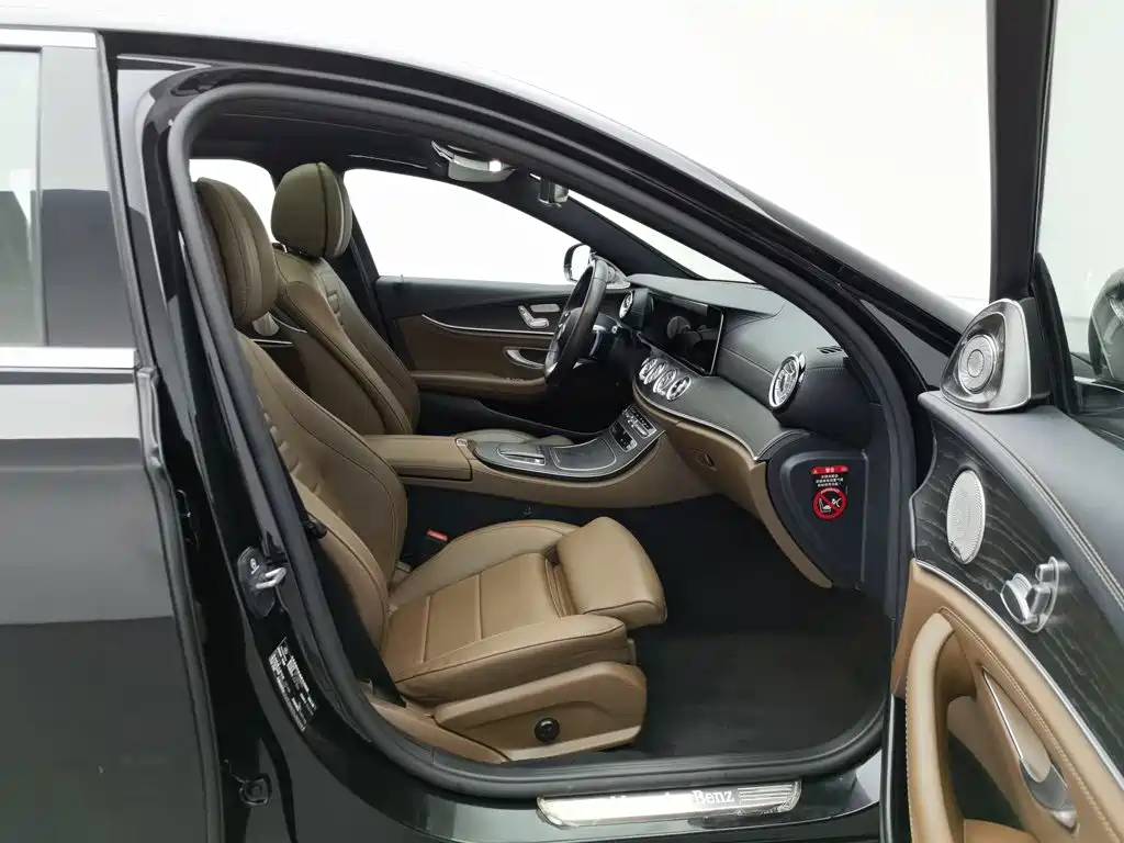 Фото 23 - Mercedes-Benz E-Class