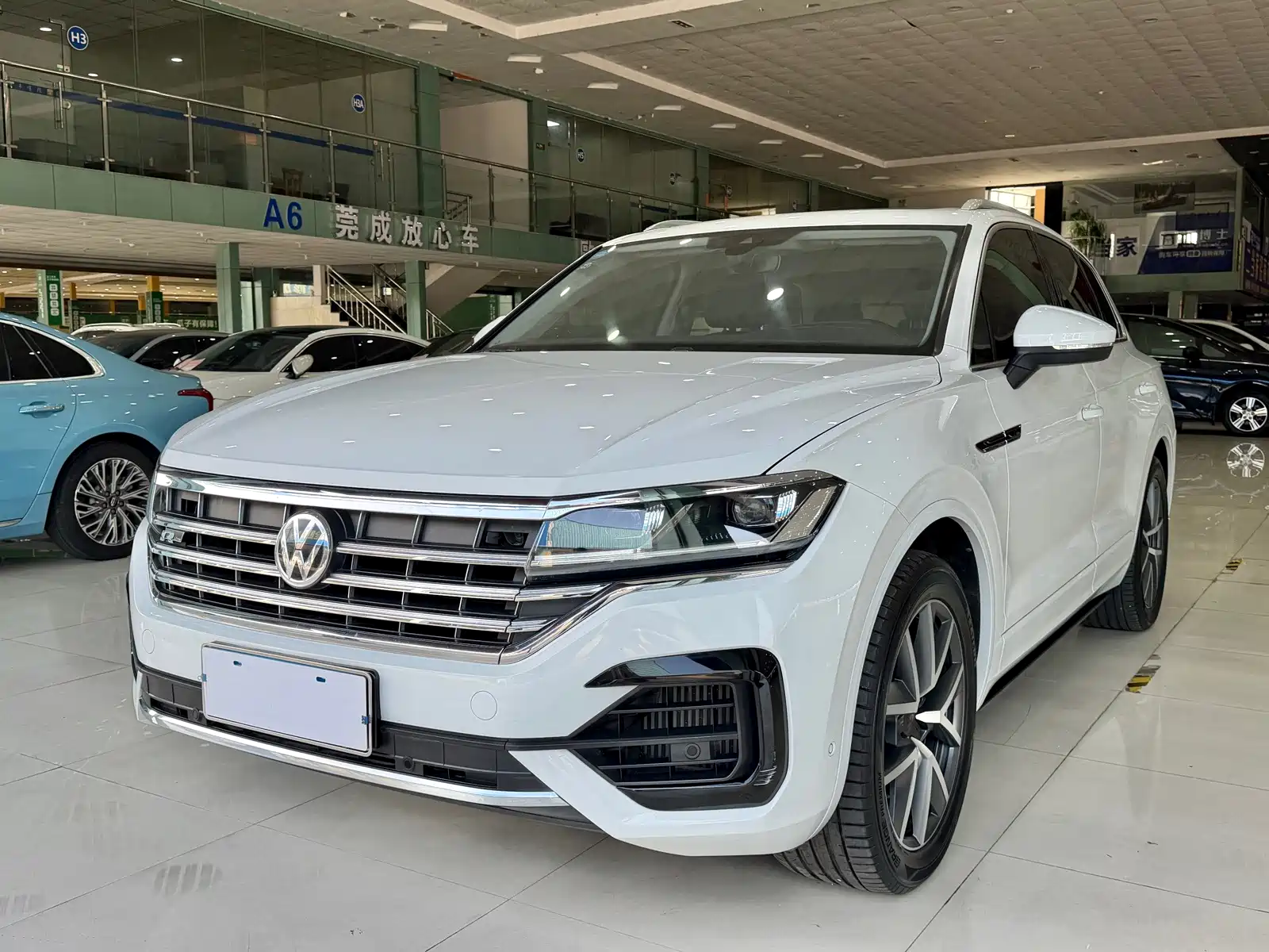 Фото 1 - Volkswagen Touareg